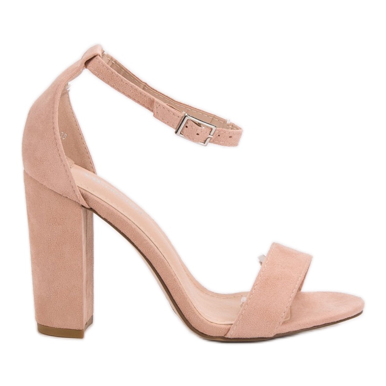 Ch. Creation Sandalias rosadas en una barra rosado