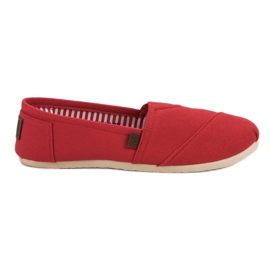 Slipons rojos clásicos