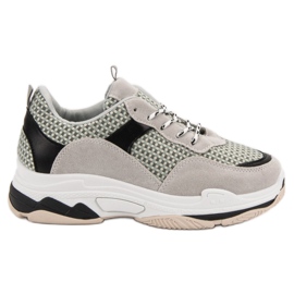Kylie Zapatillas en la plataforma gris
