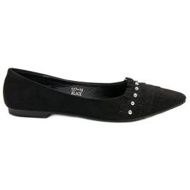 Bailarina negra en Spitz negro