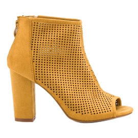 Nio Nio Botas de punta abierta caladas amarillo Nio Nio Botas de punta abierta caladas amarillo