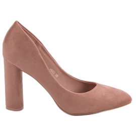 Small Swan Zapatos de tacón de ante en un pilar rosa