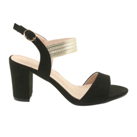 Sandalias en el poste Filippo 817 negro / dorado amarillo