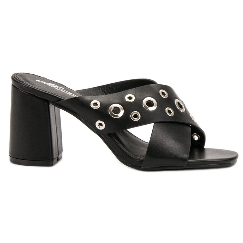 Zapatillas negras en la barra negro
