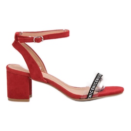 Ideal Shoes Sandalias de gamuza con estilo rojo