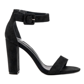 Goodin Sandalias en una barra negro