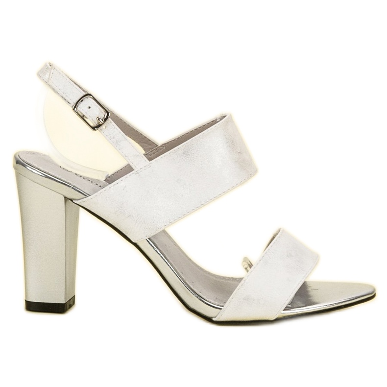 Goodin Sandalias en una barra blanco