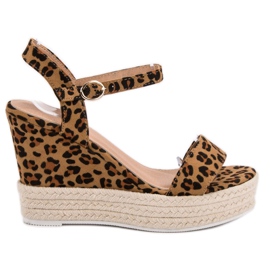 Ideal Shoes Sandalias de cuña con estilo marrón