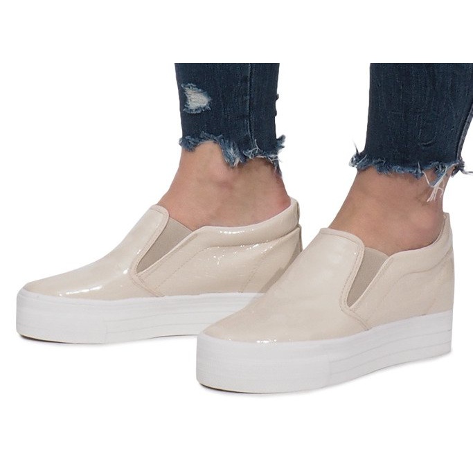 Deportivas Lacadas Sobre Cuña KB-125 Beige
