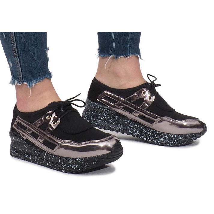 Zapatillas deportivas negras en la plataforma Calixte negro