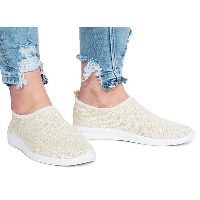 Deportivo beige burdeos