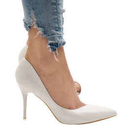 Tacones asimétricos barnizados blancos GH11541