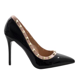 Tacones lacados en negro con tachuelas X-68