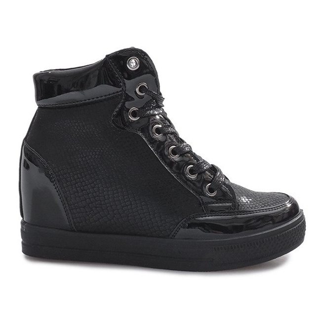 Zapatillas lacadas en negro en la cuña Snake