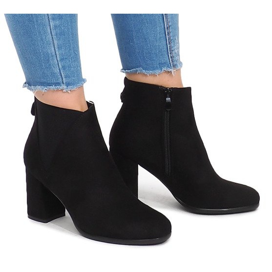 Eraser HQ-8A813-1 Botas negras en un poste negro