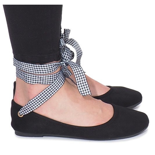Bailarinas negras con lazo de Acro negro