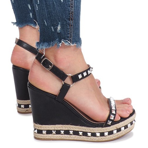 Sandalias de cuña negras con tachuelas cubano negro