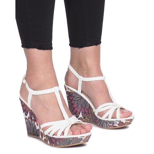 Sandalias blancas en el tacón de cuña Ibrahim negro Sandalias blancas en el tacón de cuña Ibrahim negro