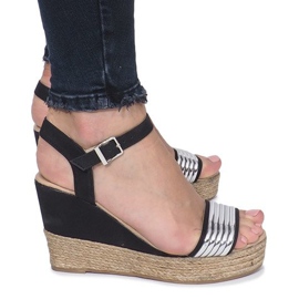 Sandalias negras sobre un delicado tacón de cuña Glam Shine negro
