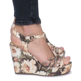 Sandalias de cuña en beige Alpargatas de flores en beige