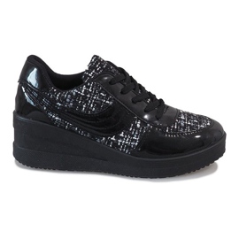 Zapatillas negras en la cuña BKA-113 negro