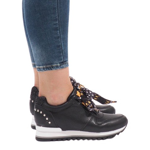 Zapatillas deportivas negras en la cuña G-124 negro