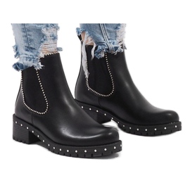 Botas negras aisladas con tachuelas 17031-25 negro