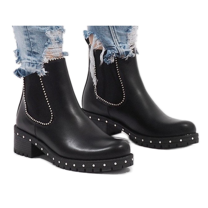 Botas negras aisladas con tachuelas 17031-25 negro Botas negras aisladas con tachuelas 17031-25 negro