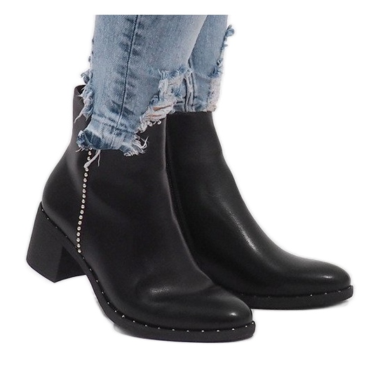 Botas negras aisladas con tachuelas NC268 negro Botas negras aisladas con tachuelas NC268 negro