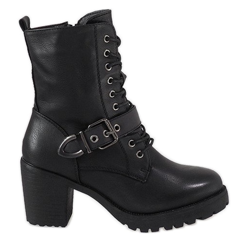 Botines negros en el poste S167