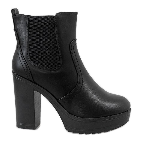 Botas negras en un poste A89606 negro