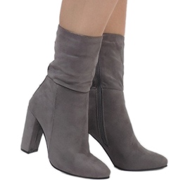 Botines de gamuza gris en el poste YA-2726