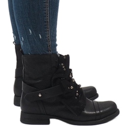 Botas negras aisladas con cordones F1610 negro