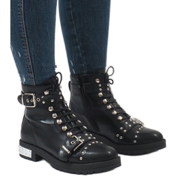 Botas negras aisladas con cordones Y8181 negro