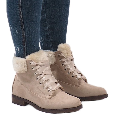 Botas aislantes con cordones beige C-7100