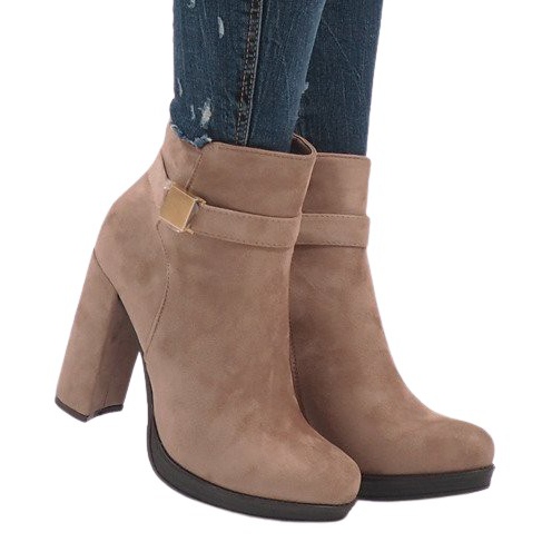 Botas rosas en el poste J-8682 rosado Botas rosas en el poste J-8682 rosado