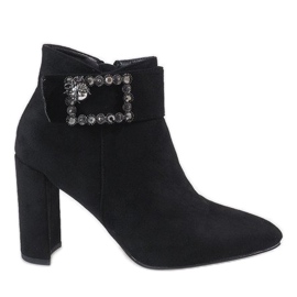 Botas negras aisladas 58-579 negro