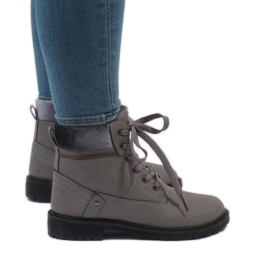 Botas grises aisladas NR06-3