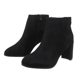 Botines de ante negro en el poste A6801