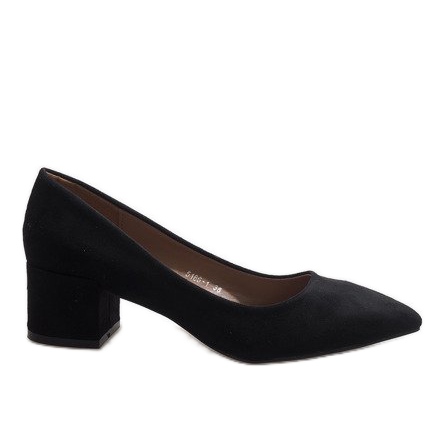 Zapatos de tacón de ante negro en el pilar 5186-1