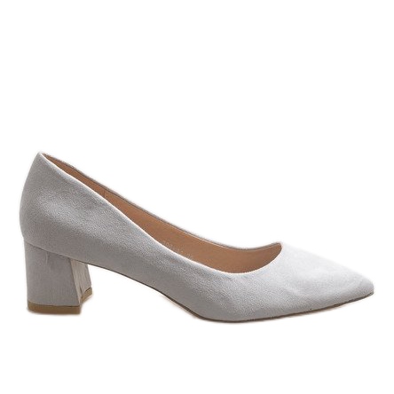 Zapatos de tacón de ante gris en el pilar 396-1A