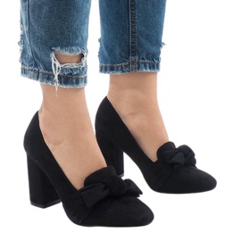 Zapatos de tacón de ante negro en el pilar N510