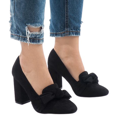 Zapatos de tacón de ante negro en el pilar N510
