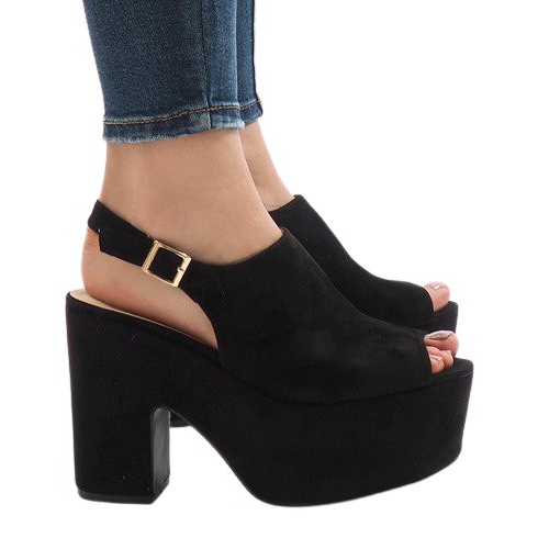 Sandalias negras en un enorme bloque 8263CA negro Sandalias negras en un enorme bloque 8263CA negro