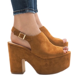 Sandalias camel en un enorme bloque 8263CA beige