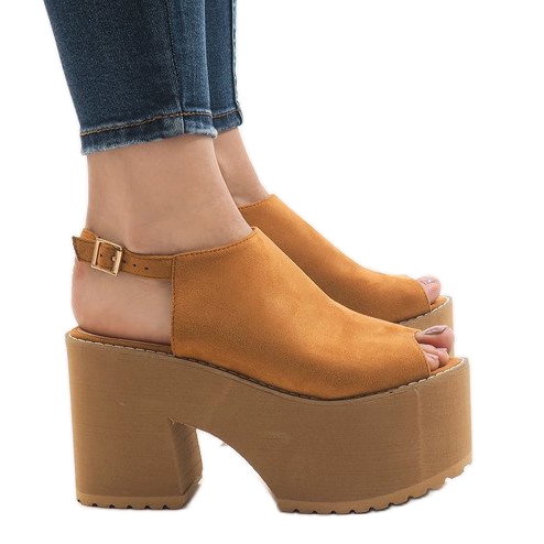 Sandalias camel en un enorme bloque B8290 marrón Sandalias camel en un enorme bloque B8290 marrón