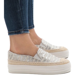 Alpargatas deportivas blancas en la plataforma GH001 blanco