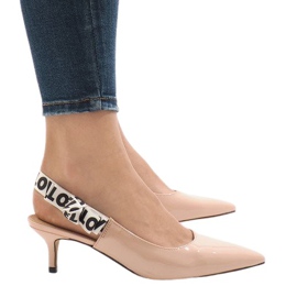 Bombas rosas en un tacón HD-28