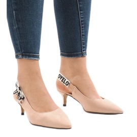 Bombas rosas en un tacón HD-33