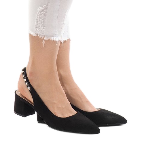 Zapatos negros sobre un estilete FM98502-2